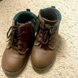 Toddler brown boots size 9 Carter’s